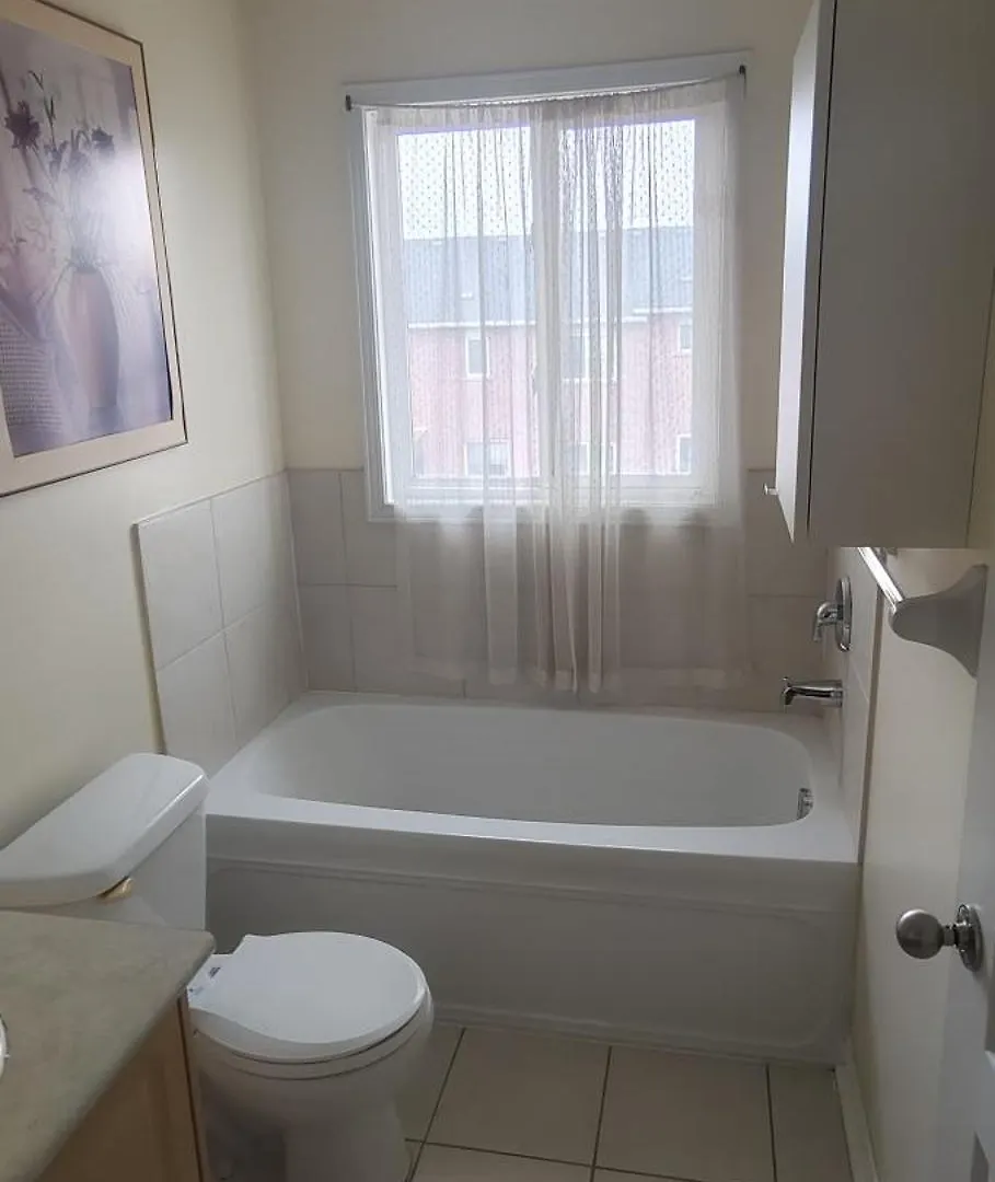 Cosy Room In Toronto With High Speed Internet- Close To City Centre Homestay