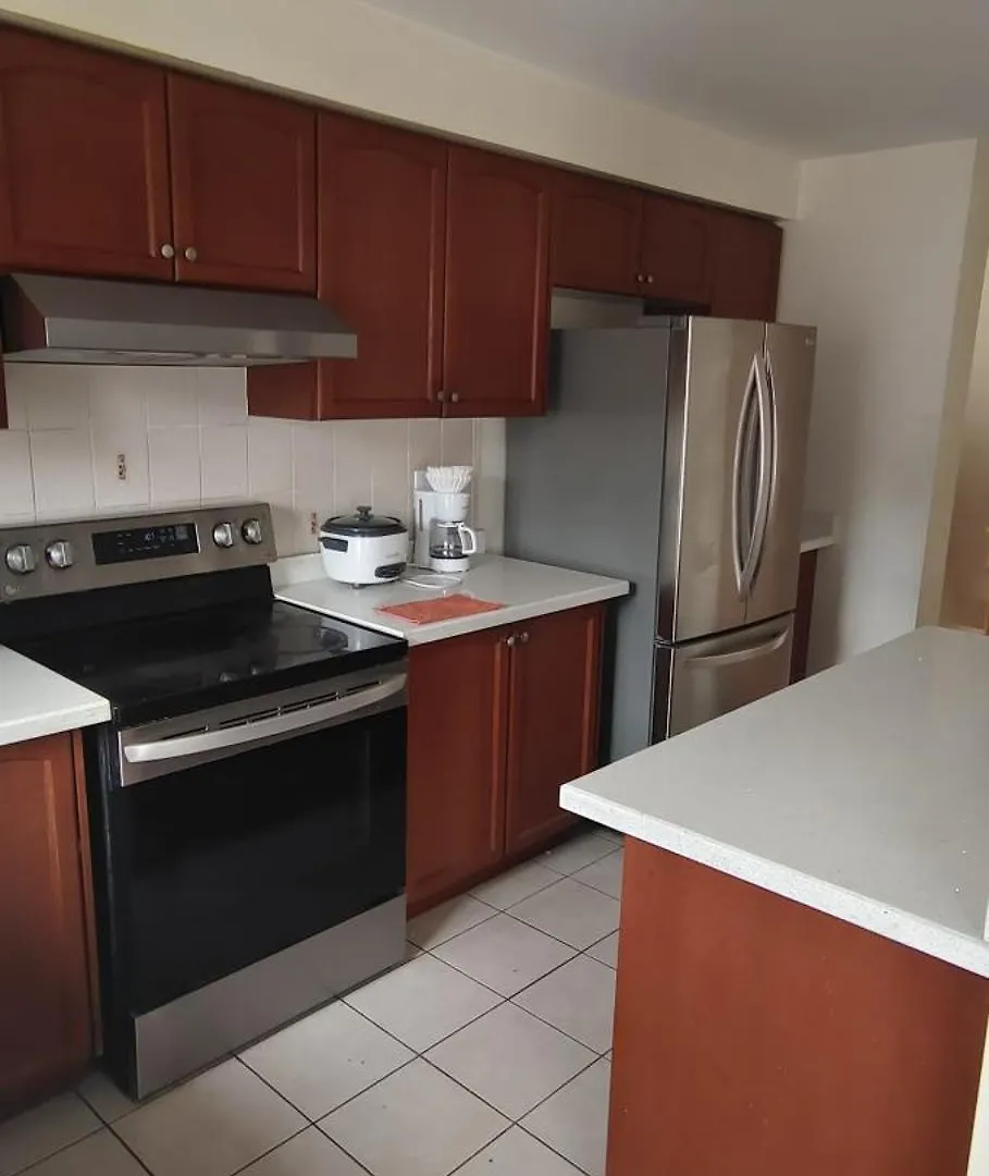 Cosy Room In Toronto With High Speed Internet- Close To City Centre 0*,